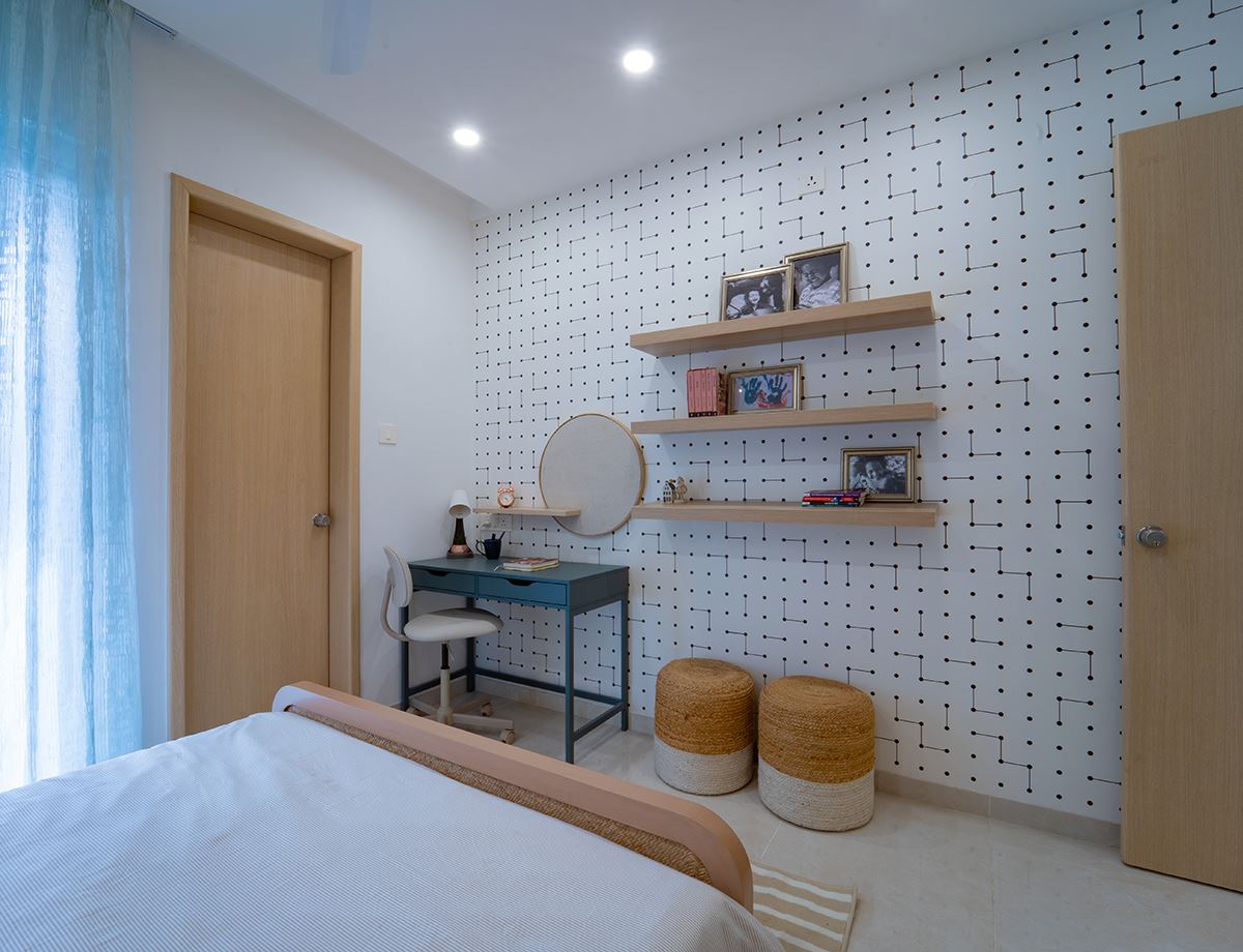 Wallpaper installation – The Wall Chronicles