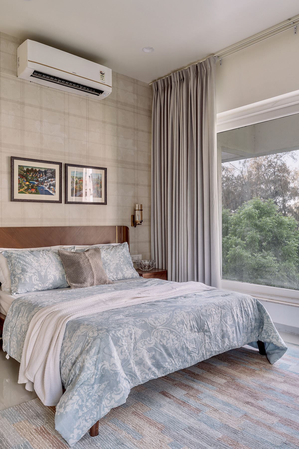 Interior wallpaper – The Wall Chronicles